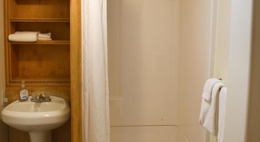 Exit Glacier Lodge photo