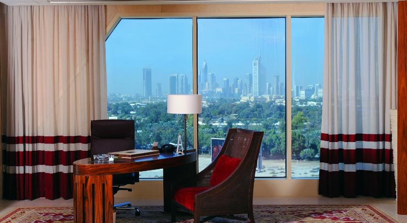 Image of Landmark Suite with Terrace, Skyline View & Club Lounge Access - including Daily Breakfast, Evening Drinks & Canapes 11