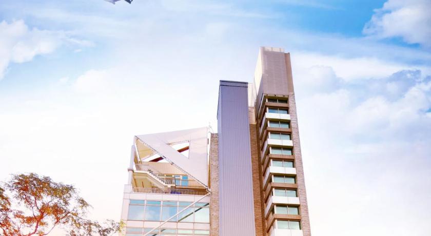 Bluewater Hotel - Xpark. Gloria Outlets. Taoyuan Baseball Stadium. photo