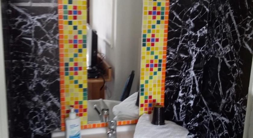 Image of Single Room with Private External Bathroom 5