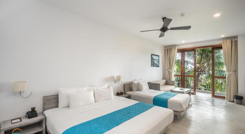 Image of Deluxe Triple Sea View 0