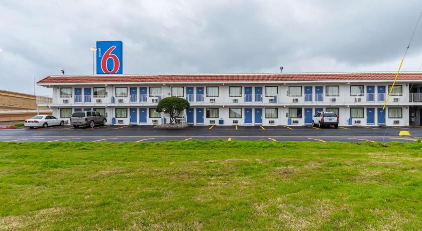 Motel 6-North Richland Hills, TX