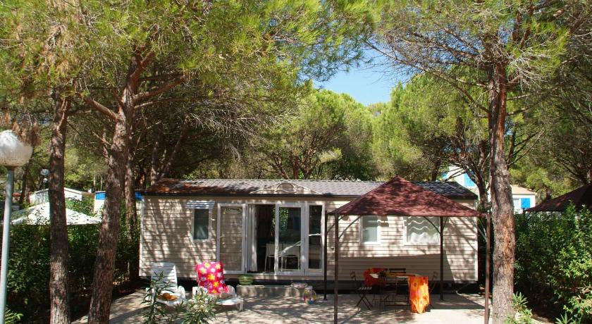 Image of Superior Three-Bedroom Mobile Home (6 people) 5