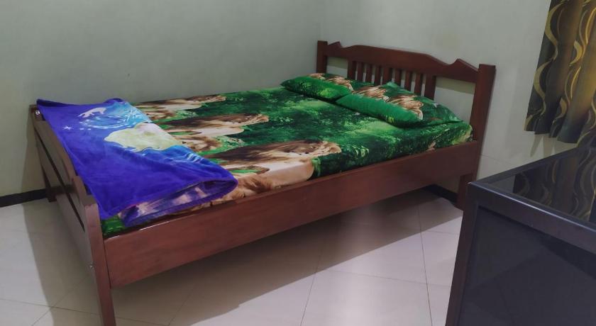 Image of Double Room with Shared Bathroom 3