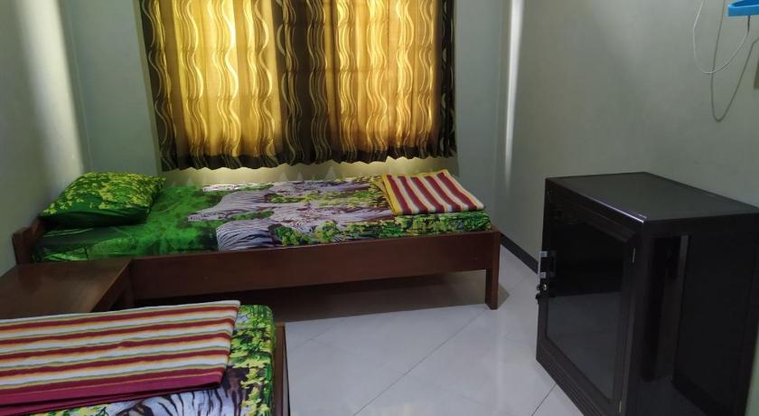 Image of Standard Twin Room with Shared Bathroom 2