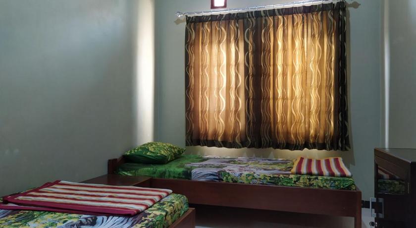 Image of Standard Twin Room with Shared Bathroom 1