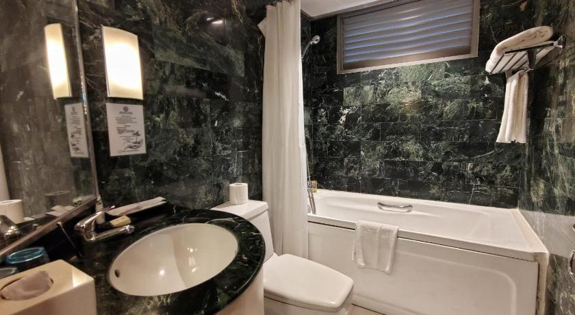 Image of 1-Bedroom Executive Suite 2