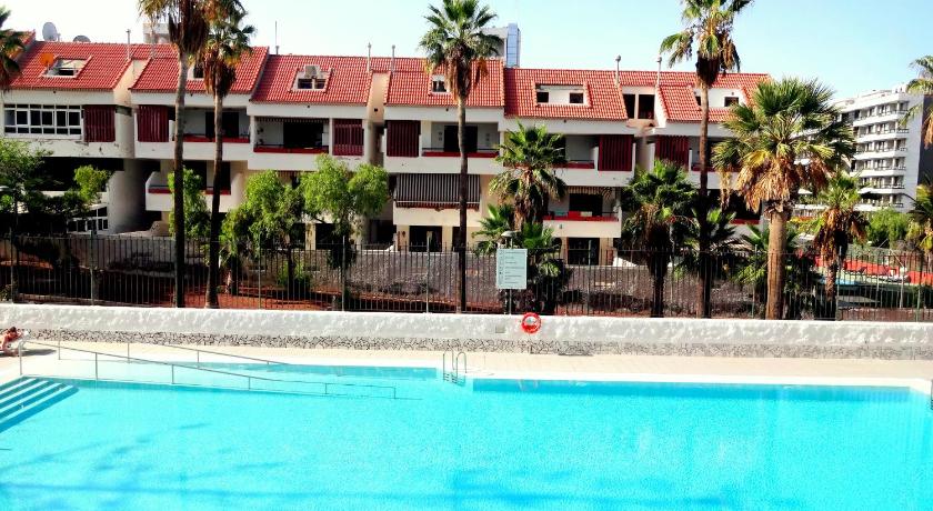 Spotless south facing apartment with pool view and WIFI heart of Las Americas photo