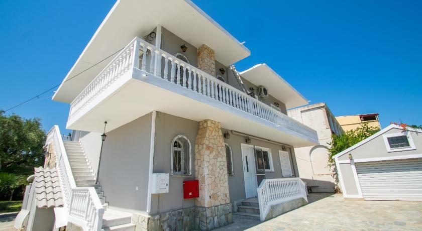 Mare Dentro Kalamaki Beachroad Apts photo