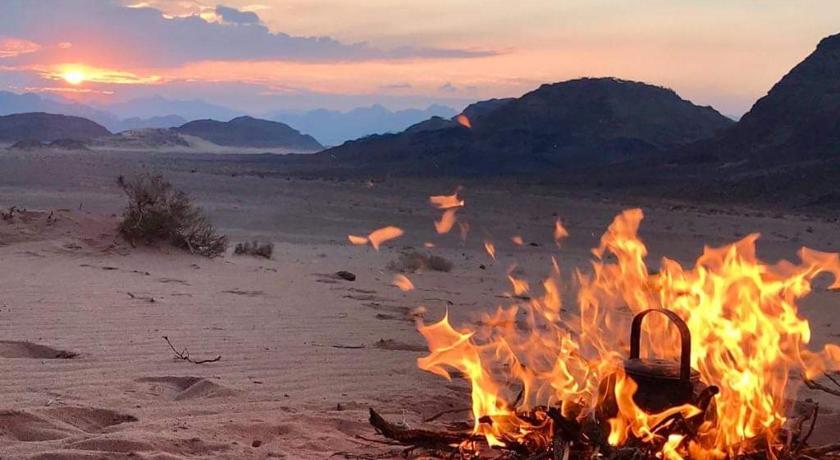 WADI RUM-Bedouin Tents and Jeep Tours — Hotel in Wadi Rum