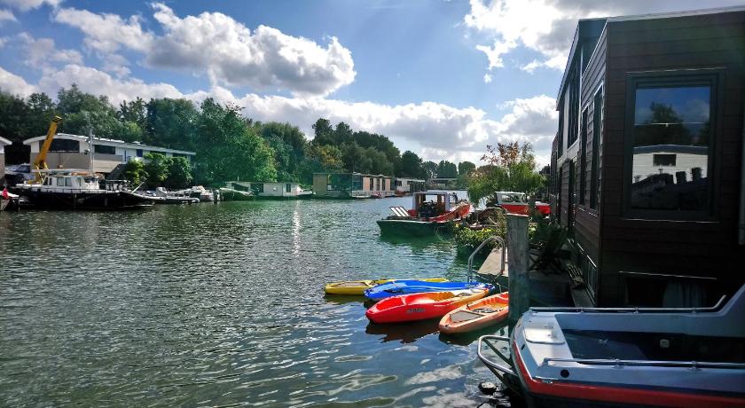 Houseboat Vliegenbos photo