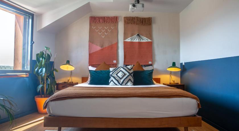 リスボン Selina Secret Garden Lisbon 3つ星 ホテル プール