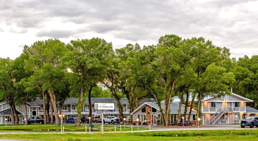 The Gunnison Inn at Dos Rios Golf Course