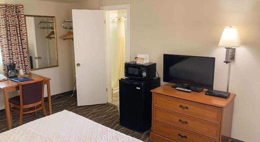 Rodeway Inn and Suites