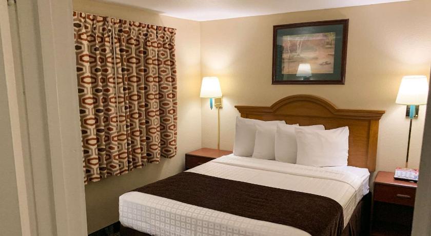 Rodeway Inn and Suites