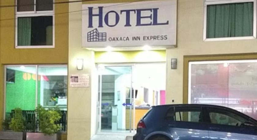 オアハカ Hotel Oaxaca Inn Express 3つ星 ホテル プール