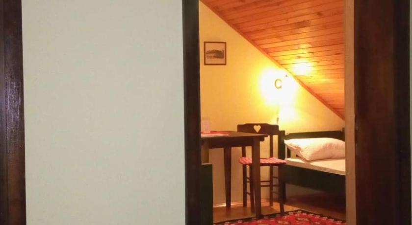 Putnicka kuca kod Dragane photo