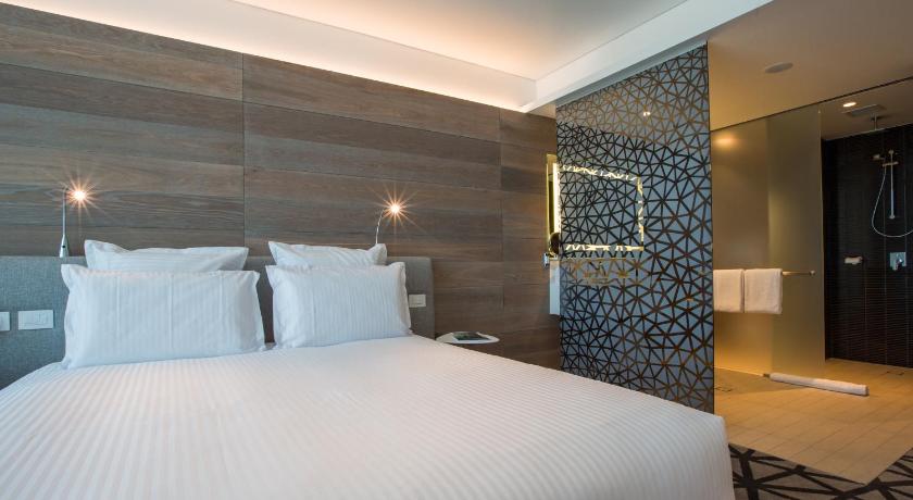 Image of Deluxe Executive King Room - Accessible 3