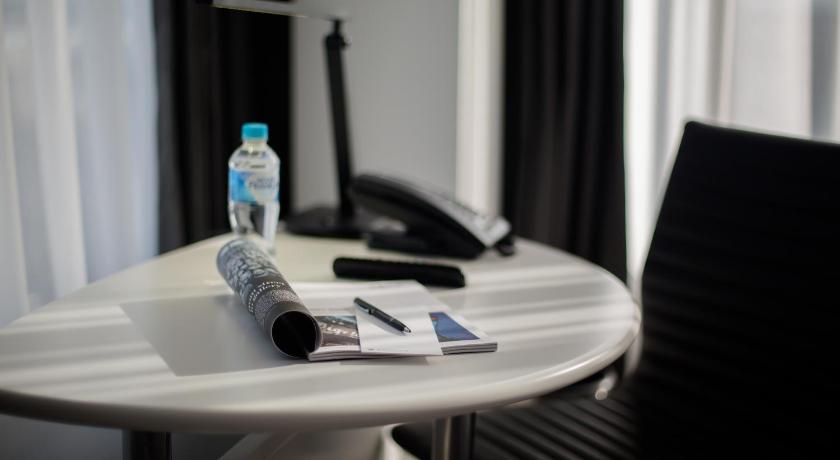 Image of Deluxe Executive King Room - Accessible 5