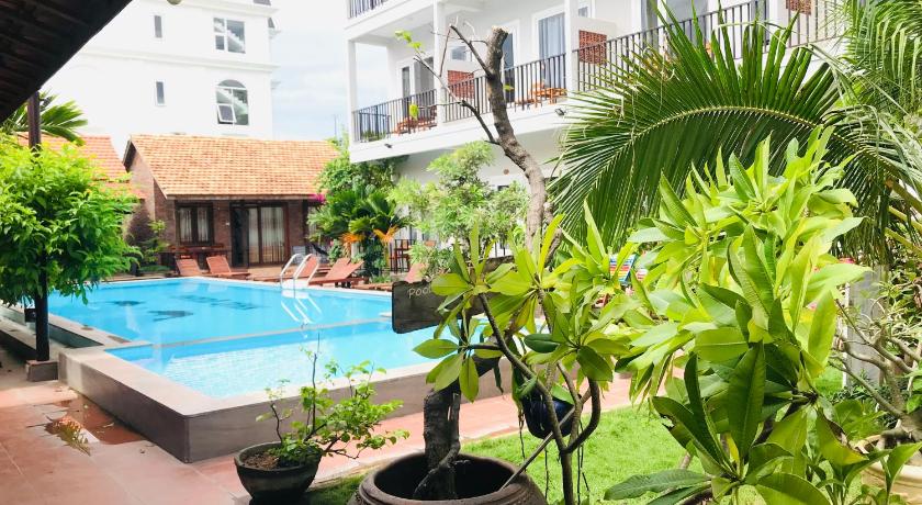 Image of Double room pool view 13