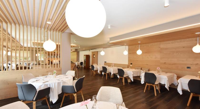 波扎迪法萨 X Alp Hotel 4星级 酒店 外观