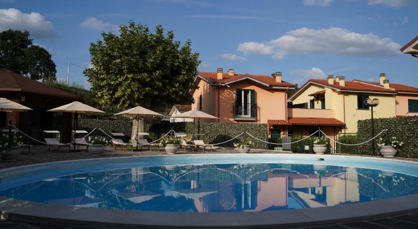esiloM Aparthotel