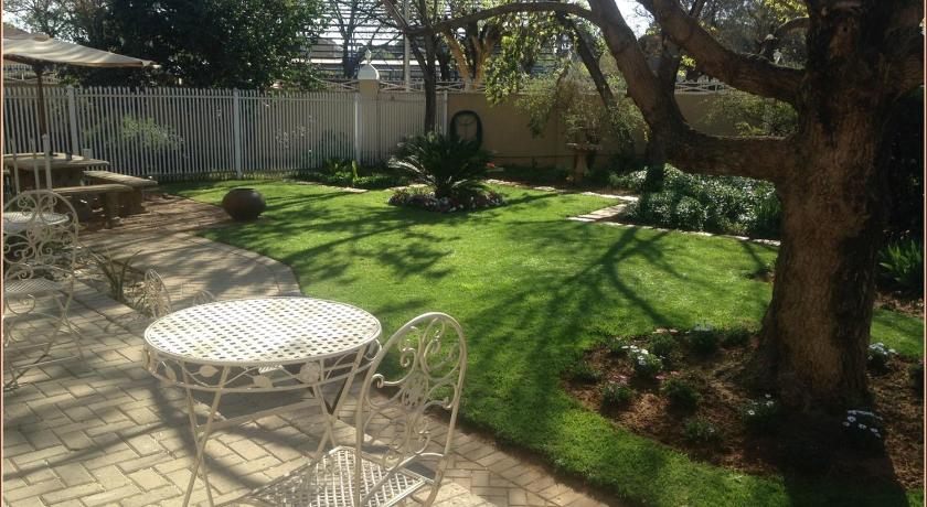 Jock-Inn Guest House photo