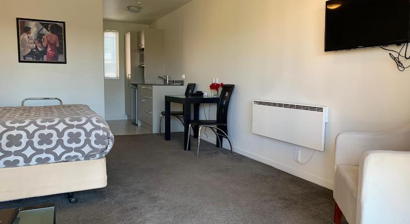Image of Studio with Spa Bath 4