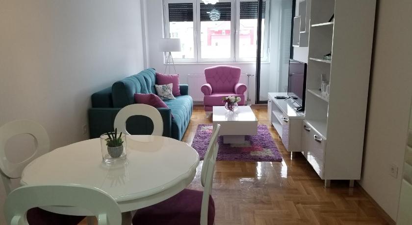 Apartman Pause lux sa garazom — Hotel in Novi Sad