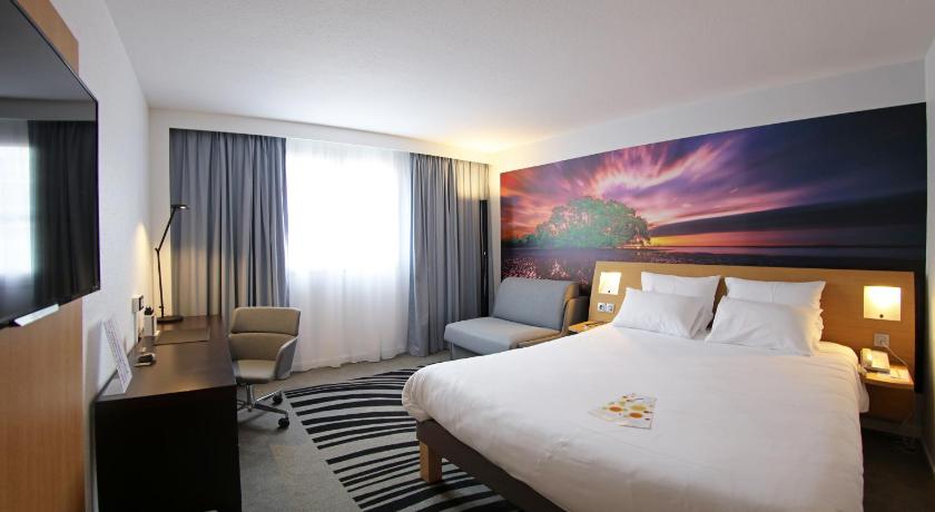 Image of Classic Room with 1 double bed and 1 single sof a bed 0