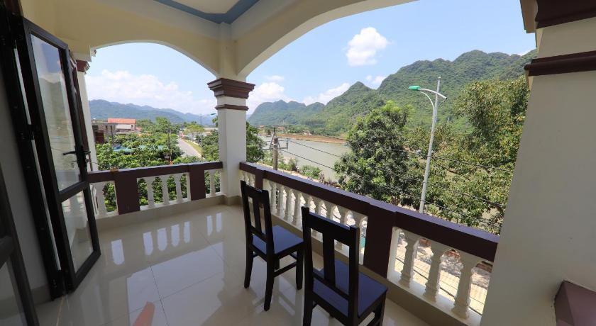 Son Doong Riverside photo
