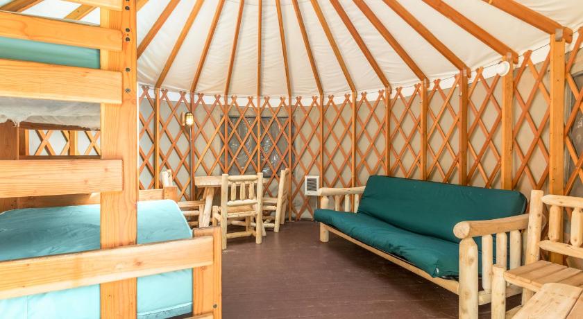 Mount Hood Village Premium Yurt 4 photo