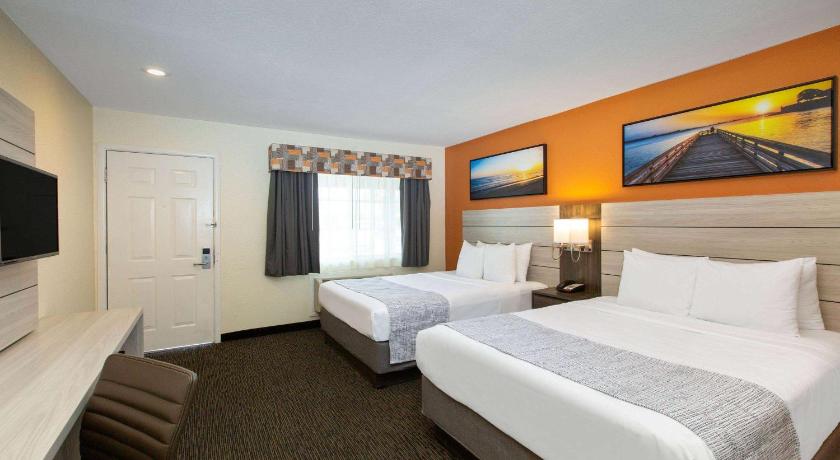 Days Inn by Wyndham Monterey-Fisherman's Wharf Aquarium photo