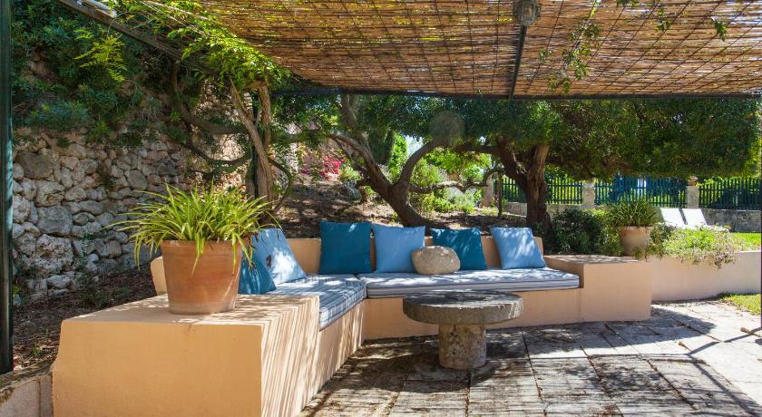 Oliver Moragues Grandhouse & Vineyard photo