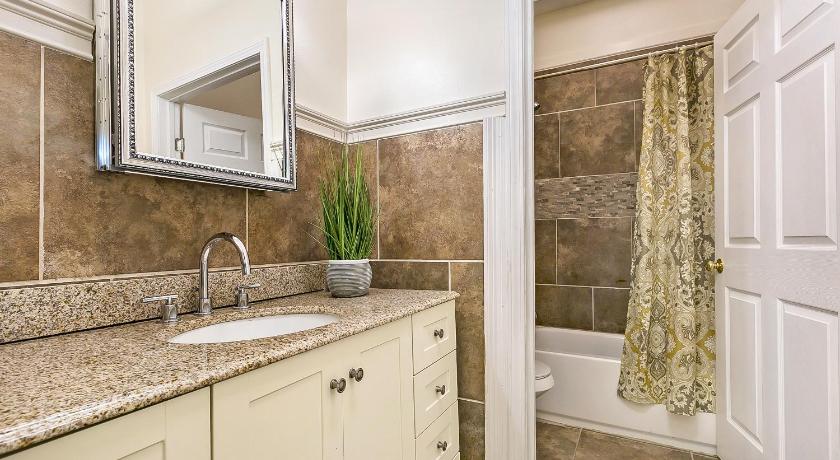 Spacious 4BR City Condo steps from St Charles Ave photo