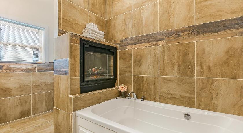 Spacious 4BR City Condo steps from St Charles Ave photo
