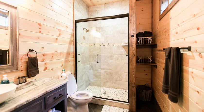 Fireside Creek Luxury Cabin photo