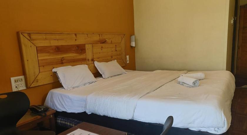Image of Deluxe Double Room with Balcony 7