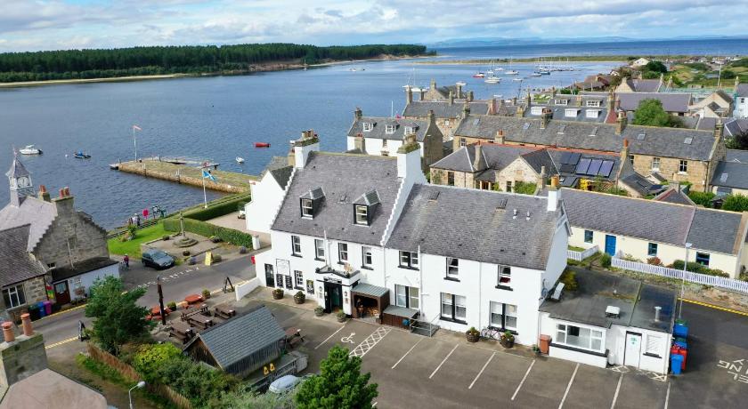 Crown and Anchor Inn — Hotel in Forres