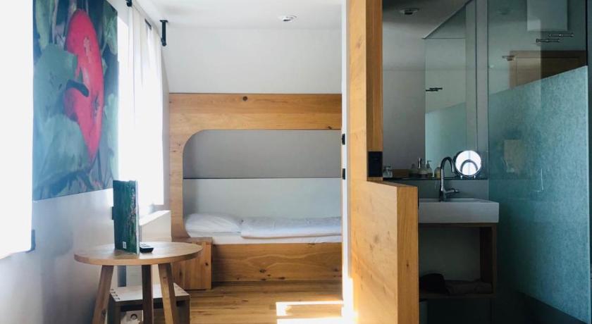 Hotel Waldvogel photo