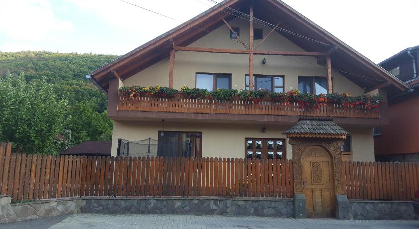 Szandi Panzio — Hotel in Praid
