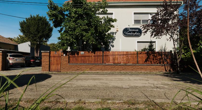 Airport Jazmin Guesthouse photo