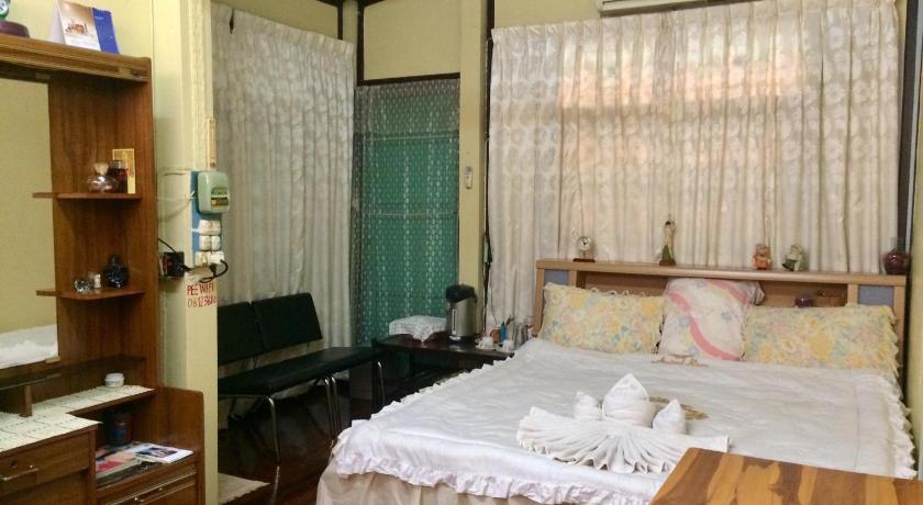 ロッブリー Kannaree Massage and Homestay (big room) 3つ星 ゲストハウス スイート