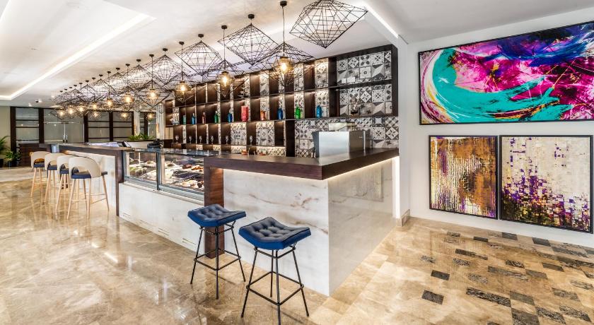 Mercure Dubai Barsha Heights Hotel Suites - image 6