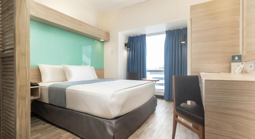 Image of 1 Queen Bed, Suite, Non-Smoking 6