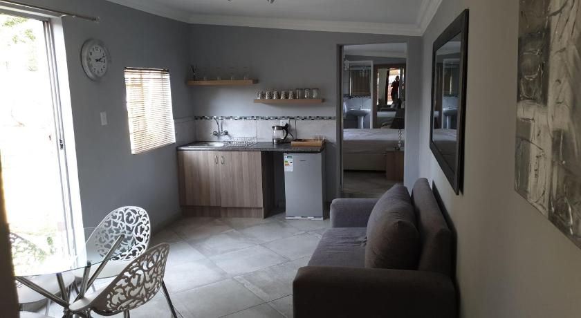 Facilities, Elephant Bush Guest Cottage in Johannesburg