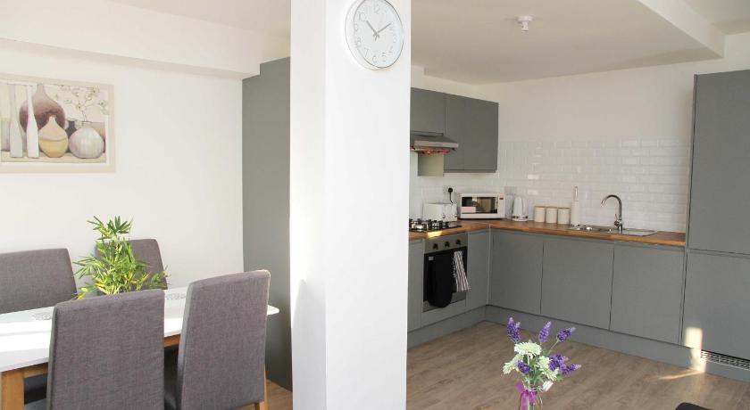 Best Price On Ideal Romford Serviced South Street