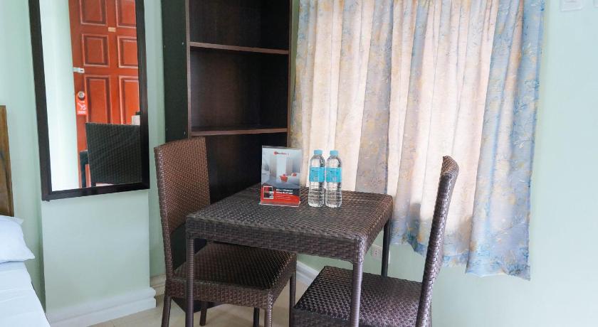 Cebu RedDoorz @ Bankal Lapulapu 1-Star Hotel lobby