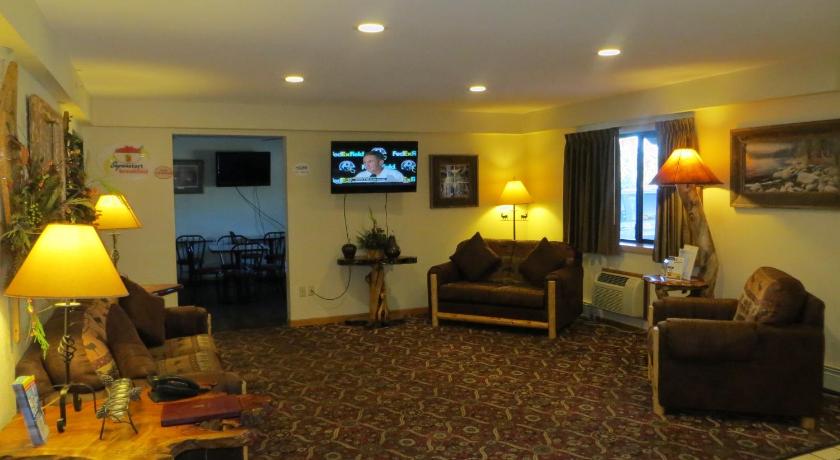 Super 8 By Wyndham Bridgeview Of Mackinaw City photo
