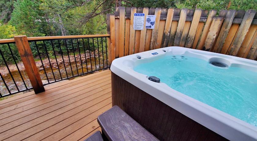 The Inn on Fall River & Fall River Cabins photo